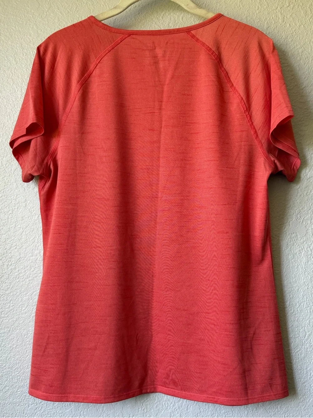 The North Face Women's Activewear Tee in Coral-Red, Medium, EUC, Short Sleeve - Picture 5 of 10
